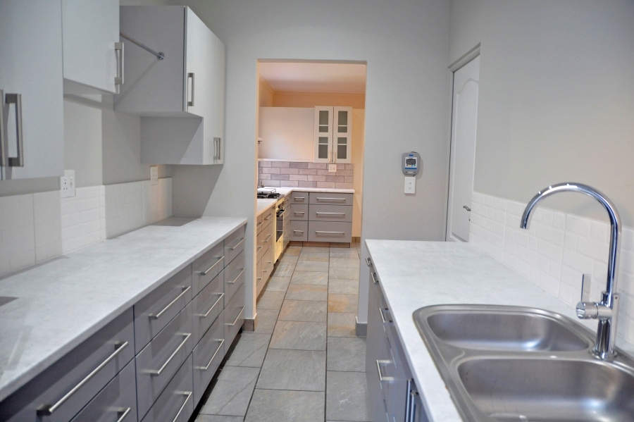 5 Bedroom Property for Sale in Reebok Western Cape